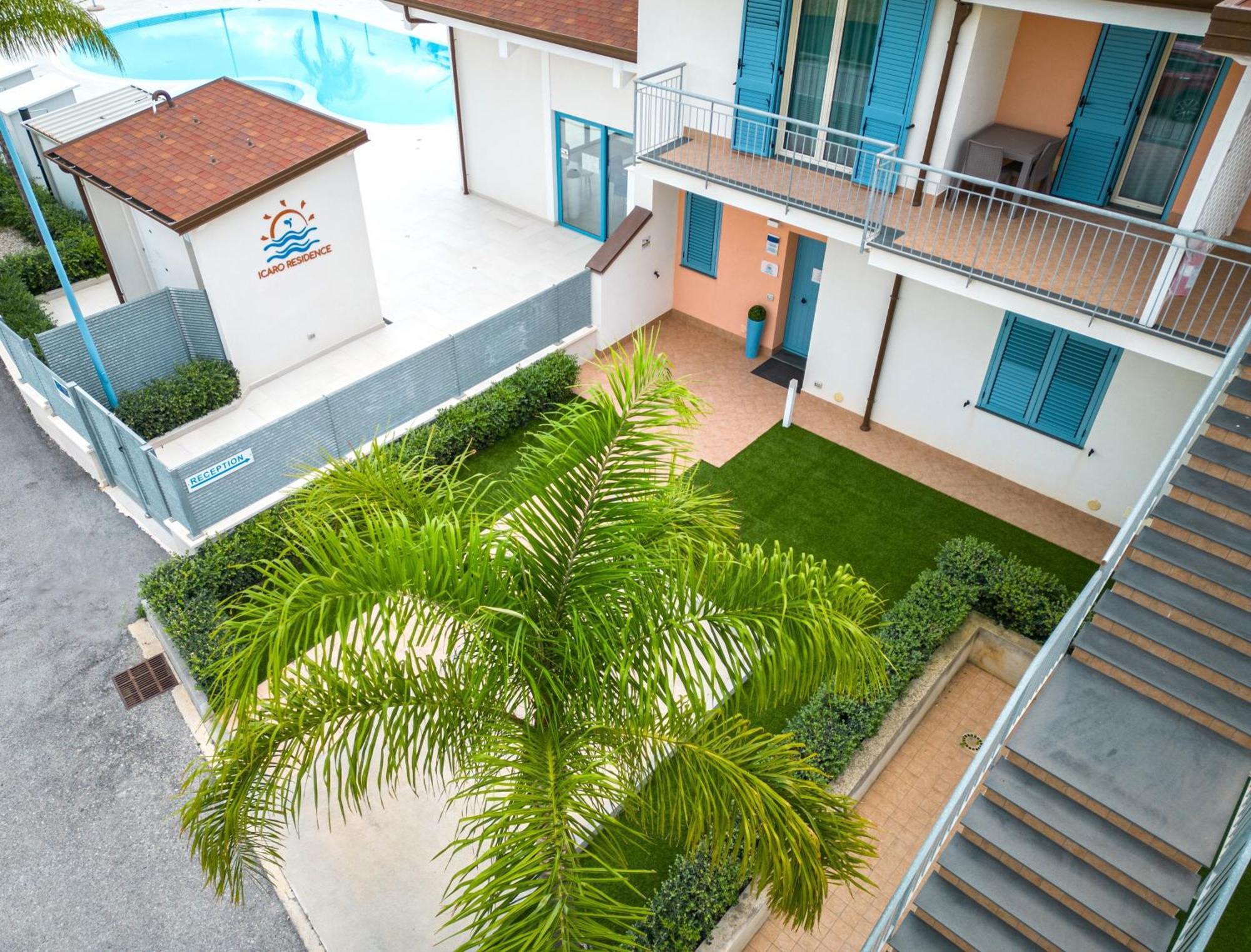 Icaro Residence Apartments With A Beautiful Pool Sant'Agata di Militello Exterior photo