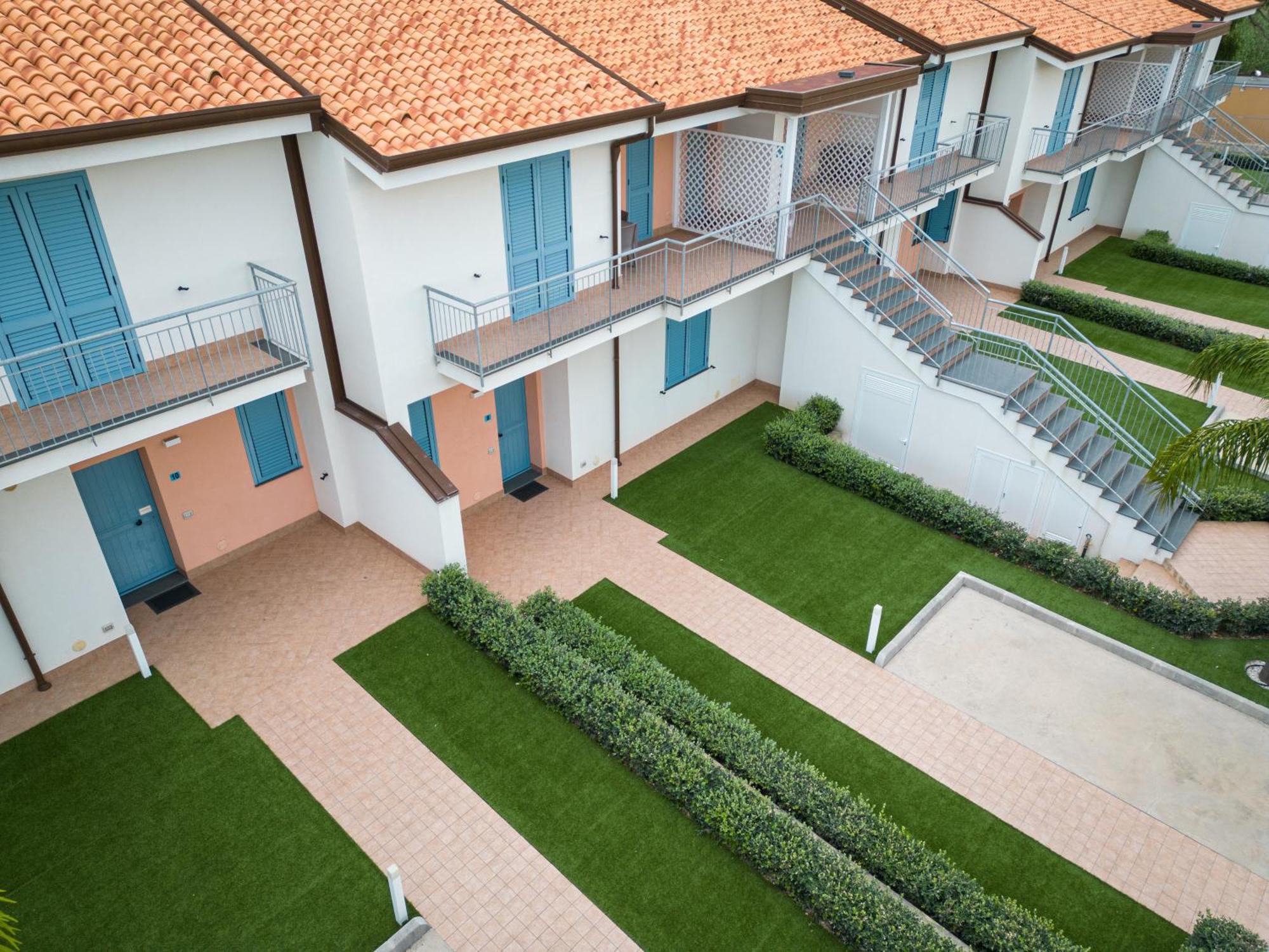 Icaro Residence Apartments With A Beautiful Pool Sant'Agata di Militello Exterior photo