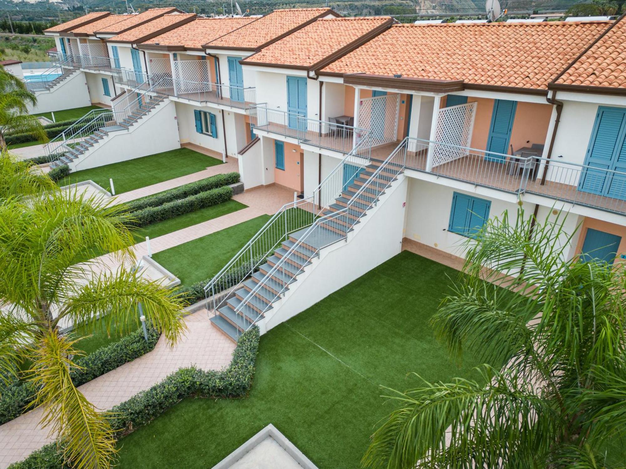 Icaro Residence Apartments With A Beautiful Pool Sant'Agata di Militello Exterior photo