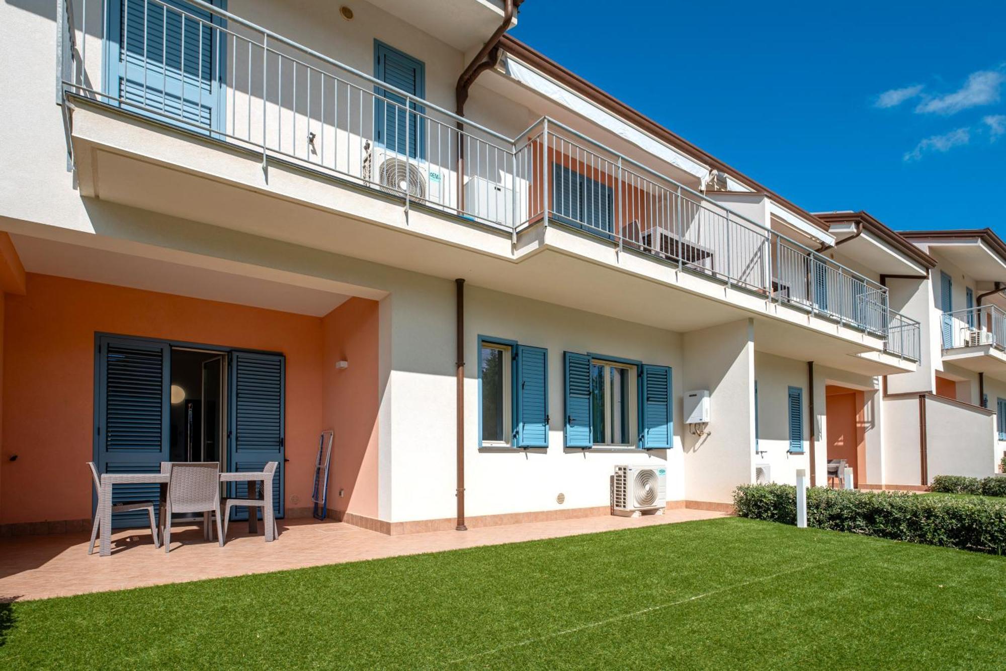 Icaro Residence Apartments With A Beautiful Pool Sant'Agata di Militello Exterior photo