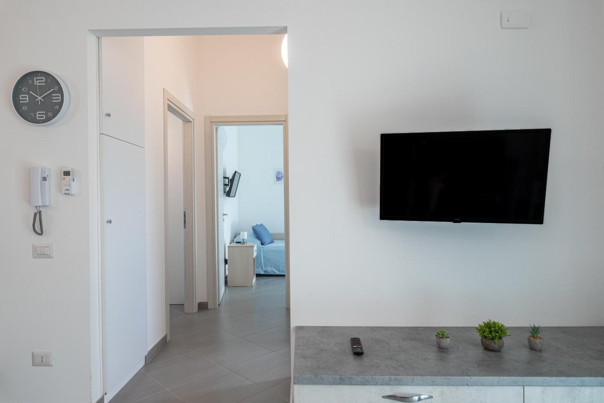 Icaro Residence Apartments With A Beautiful Pool Sant'Agata di Militello Exterior photo
