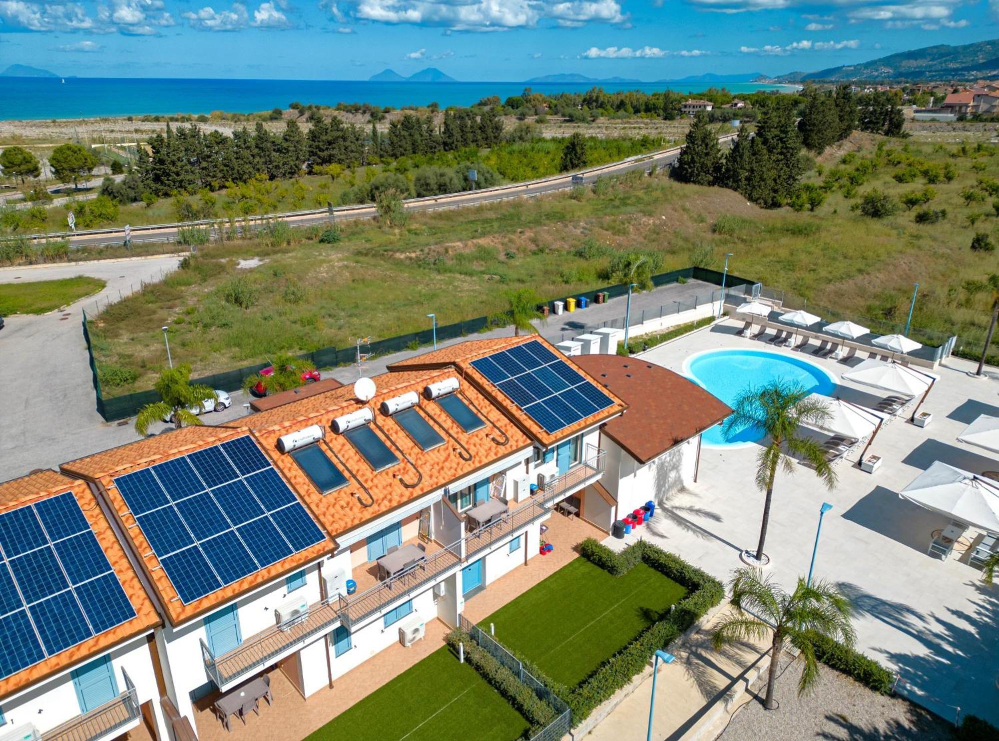 Icaro Residence Apartments With A Beautiful Pool Sant'Agata di Militello Exterior photo