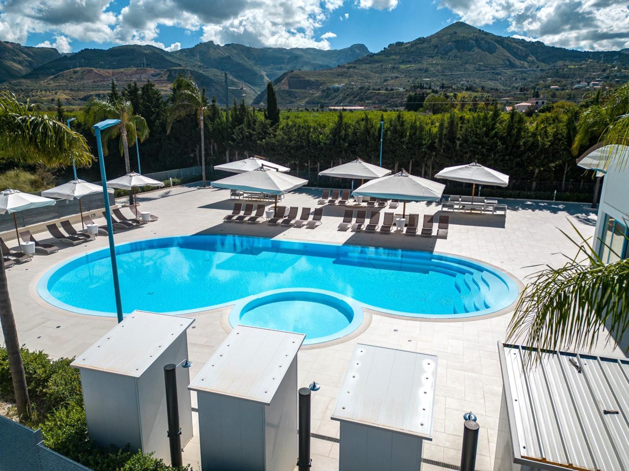 Icaro Residence Apartments With A Beautiful Pool Sant'Agata di Militello Exterior photo