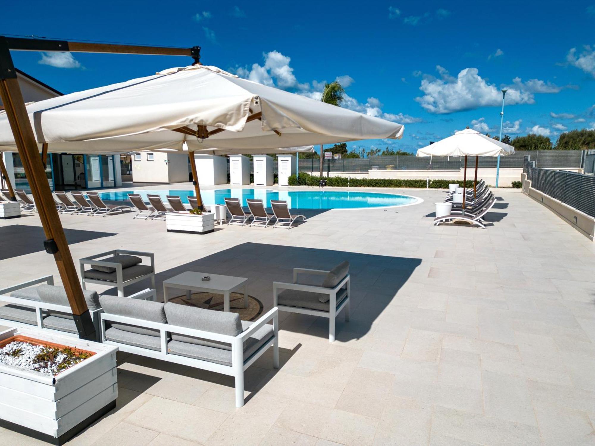 Icaro Residence Apartments With A Beautiful Pool Sant'Agata di Militello Exterior photo