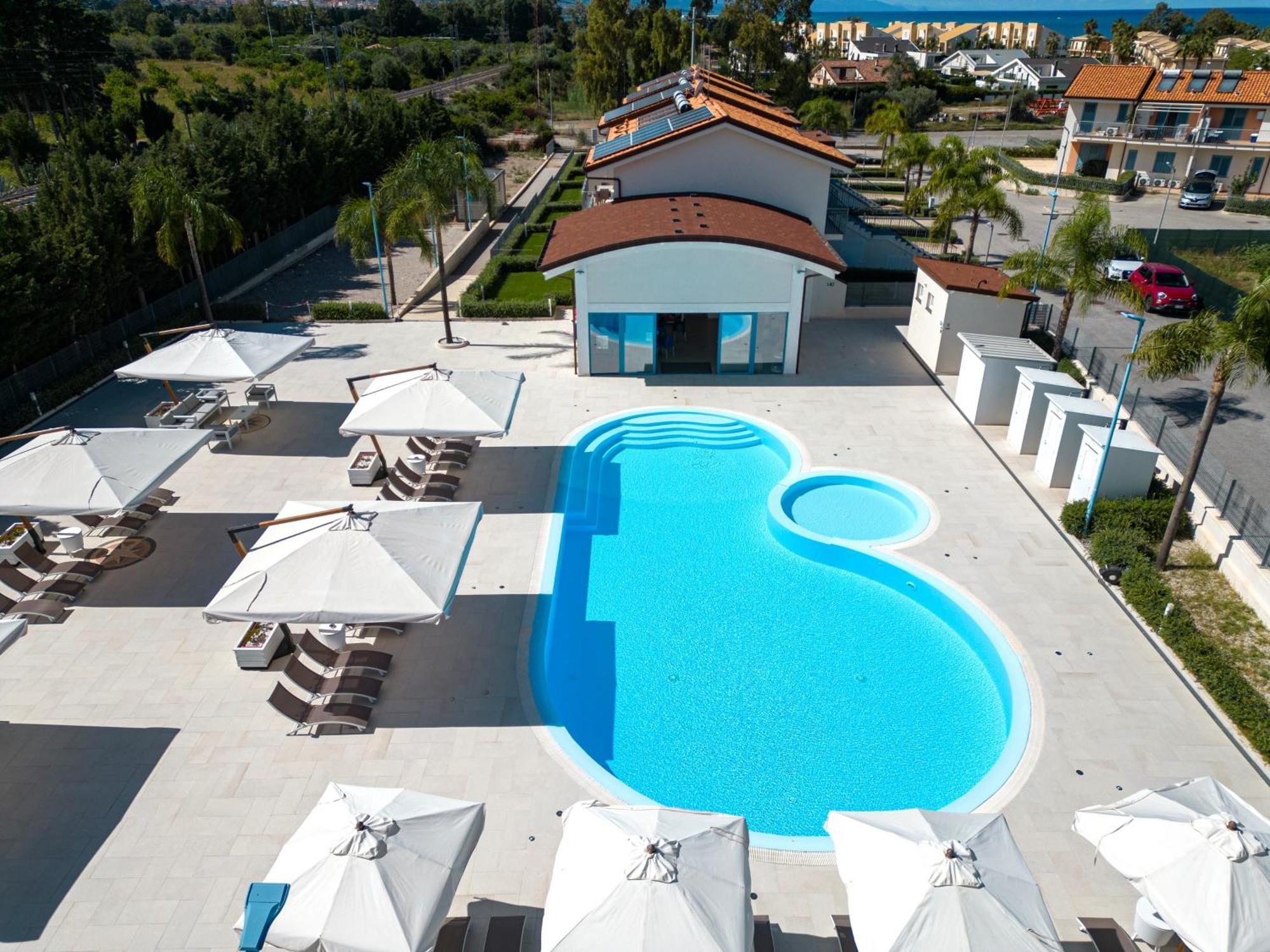 Icaro Residence Apartments With A Beautiful Pool Sant'Agata di Militello Exterior photo