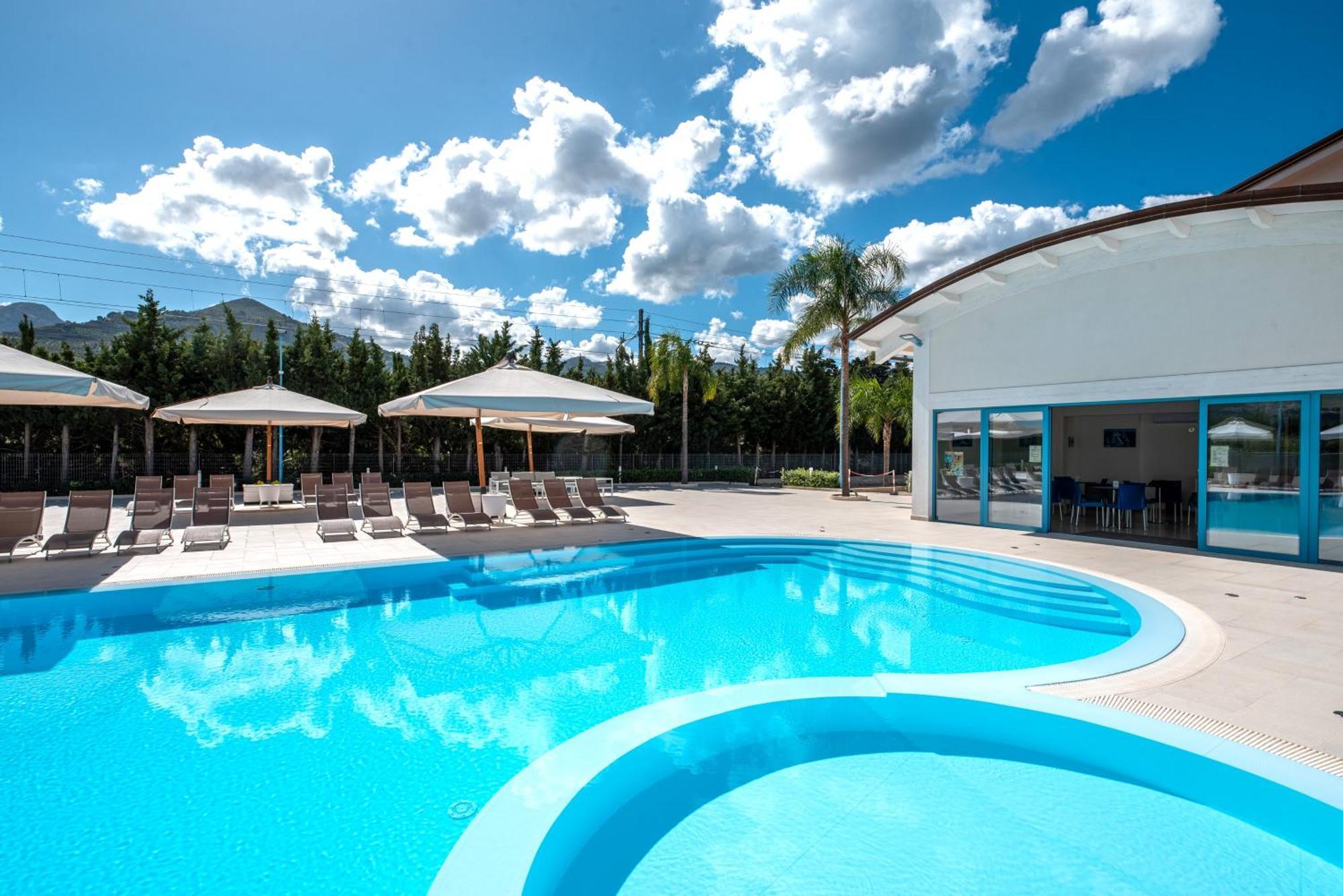 Icaro Residence Apartments With A Beautiful Pool Sant'Agata di Militello Exterior photo