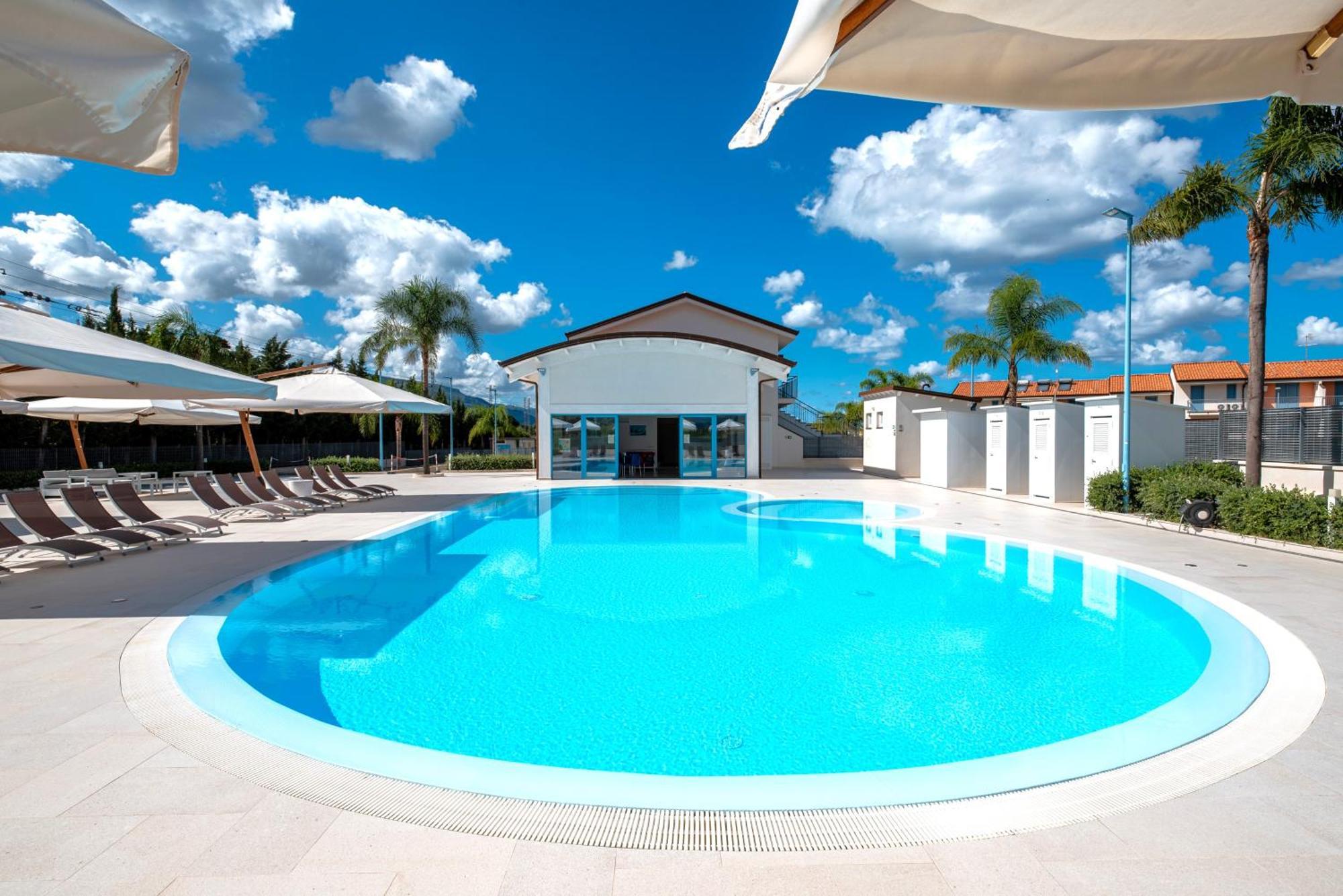 Icaro Residence Apartments With A Beautiful Pool Sant'Agata di Militello Exterior photo