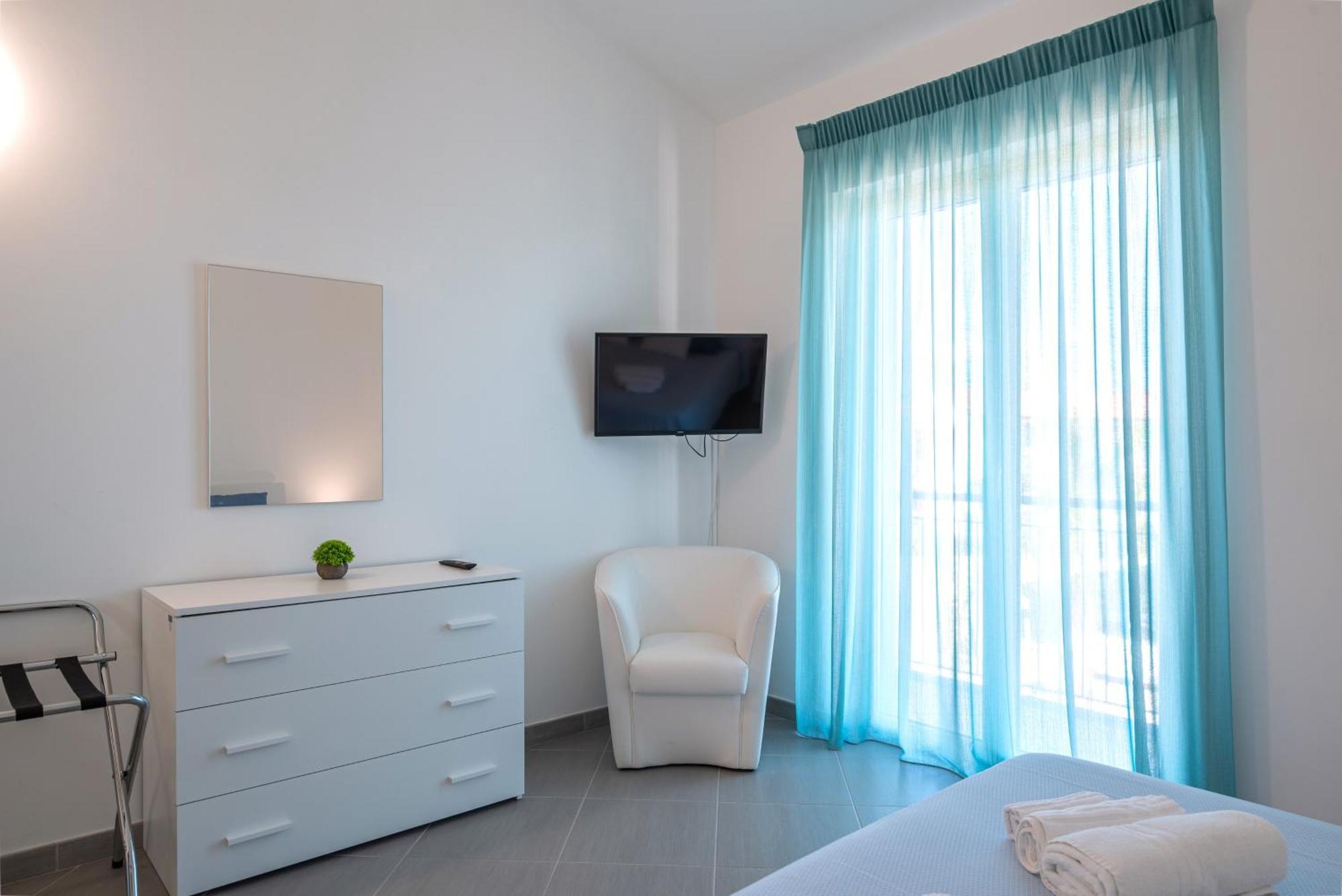 Icaro Residence Apartments With A Beautiful Pool Sant'Agata di Militello Exterior photo