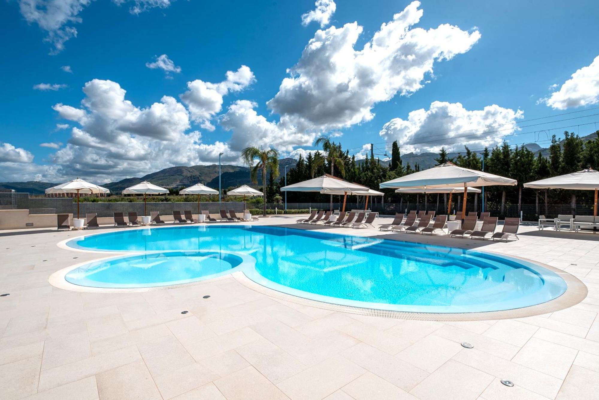 Icaro Residence Apartments With A Beautiful Pool Sant'Agata di Militello Exterior photo