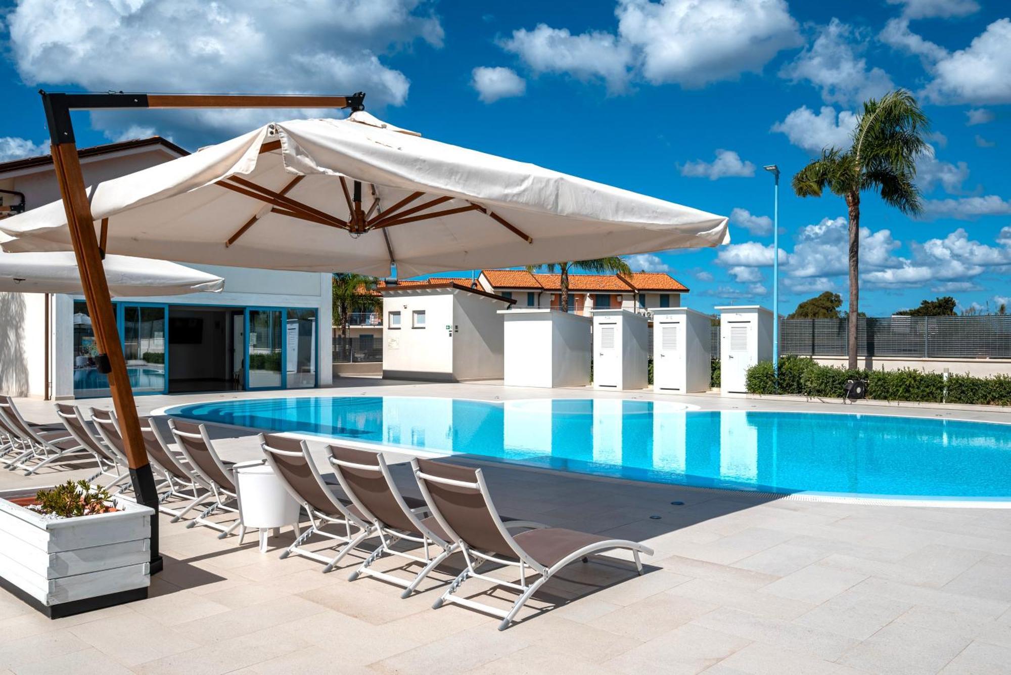 Icaro Residence Apartments With A Beautiful Pool Sant'Agata di Militello Exterior photo