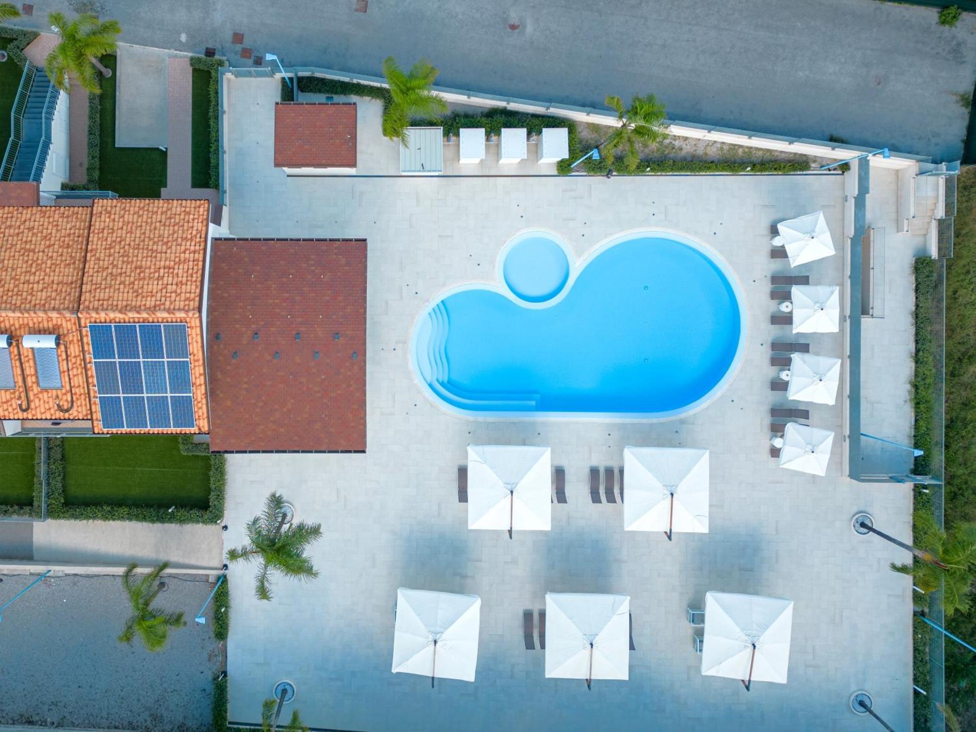 Icaro Residence Apartments With A Beautiful Pool Sant'Agata di Militello Exterior photo