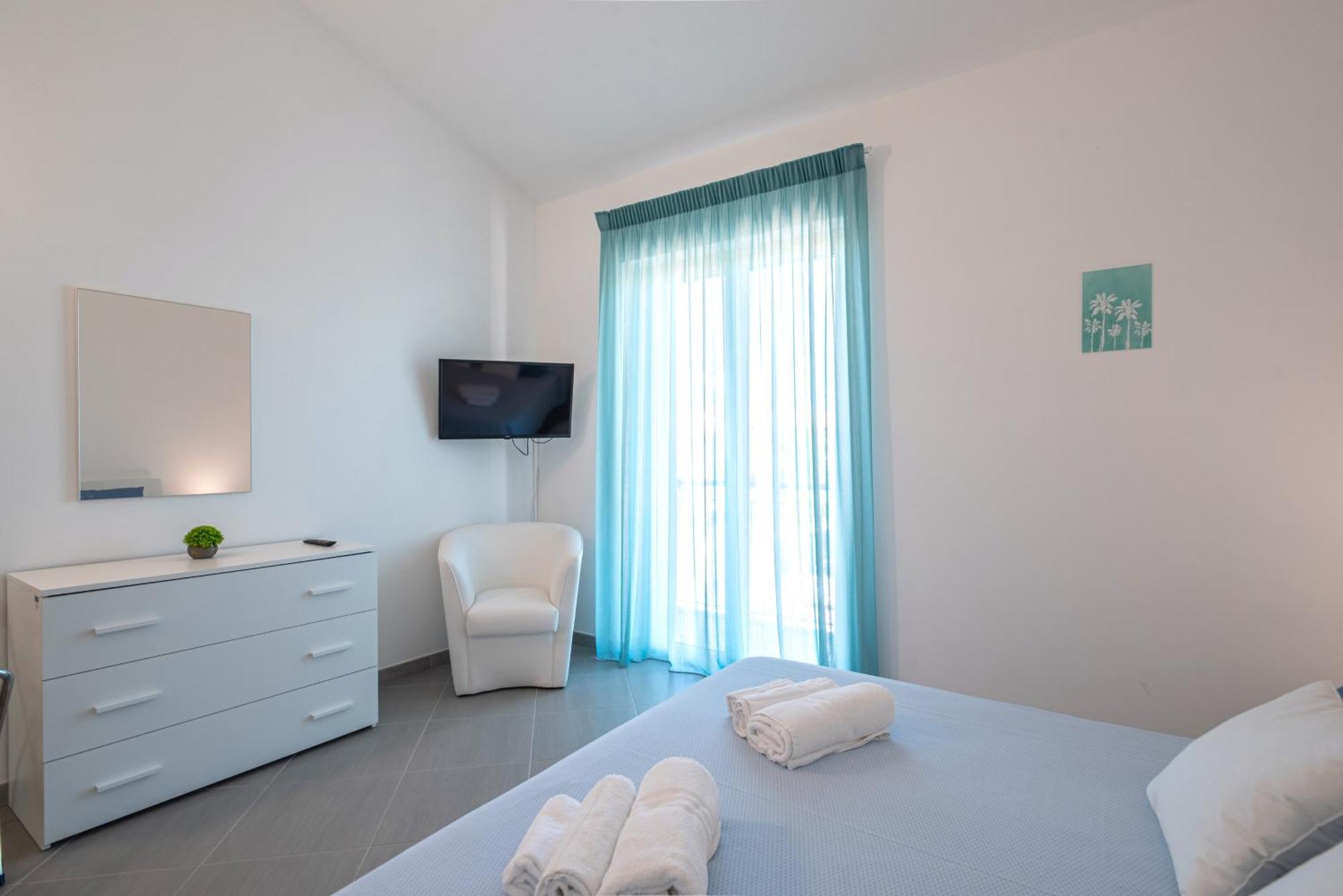 Icaro Residence Apartments With A Beautiful Pool Sant'Agata di Militello Exterior photo