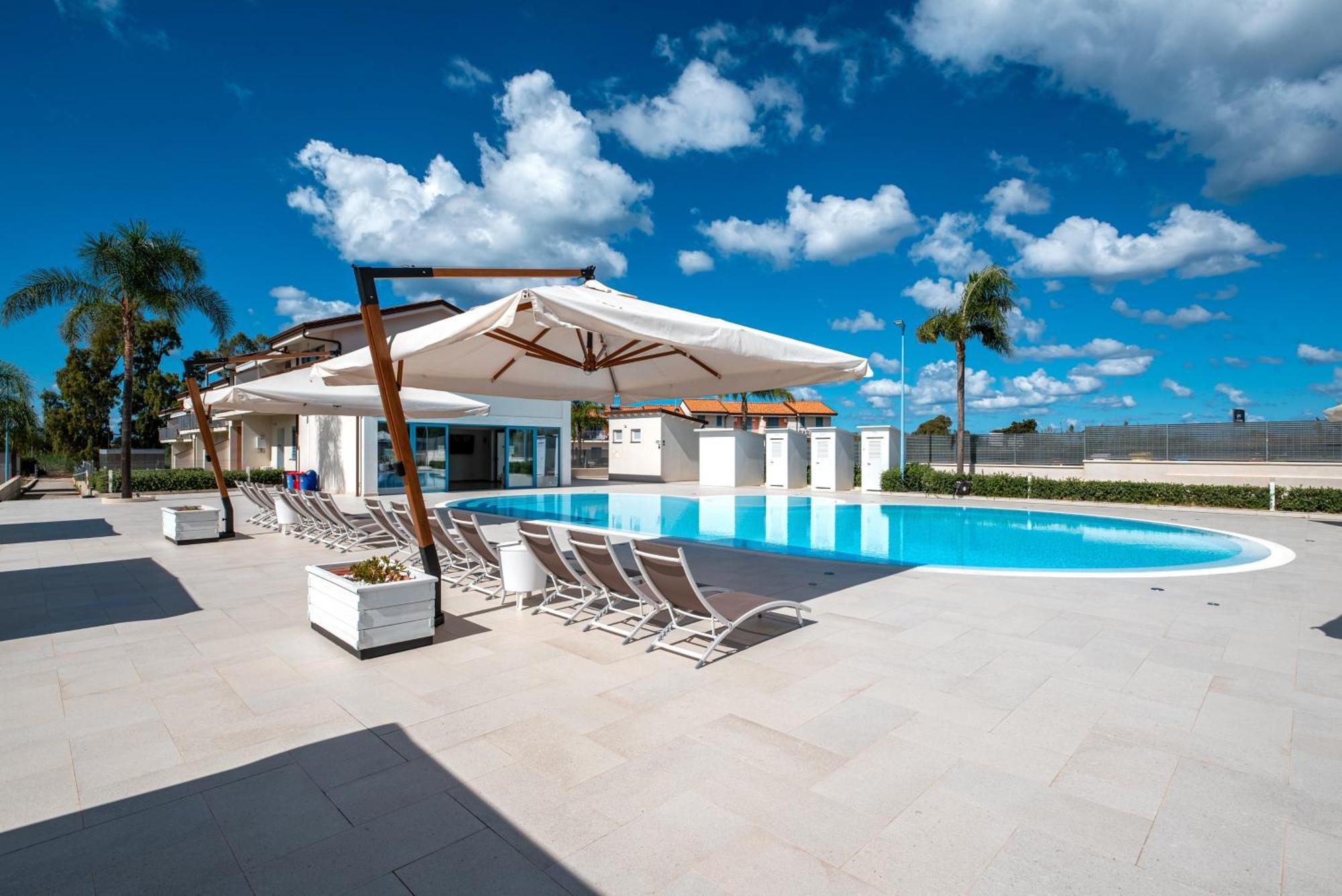 Icaro Residence Apartments With A Beautiful Pool Sant'Agata di Militello Exterior photo